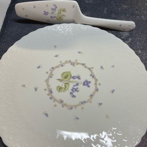 Cake plate and serving knife